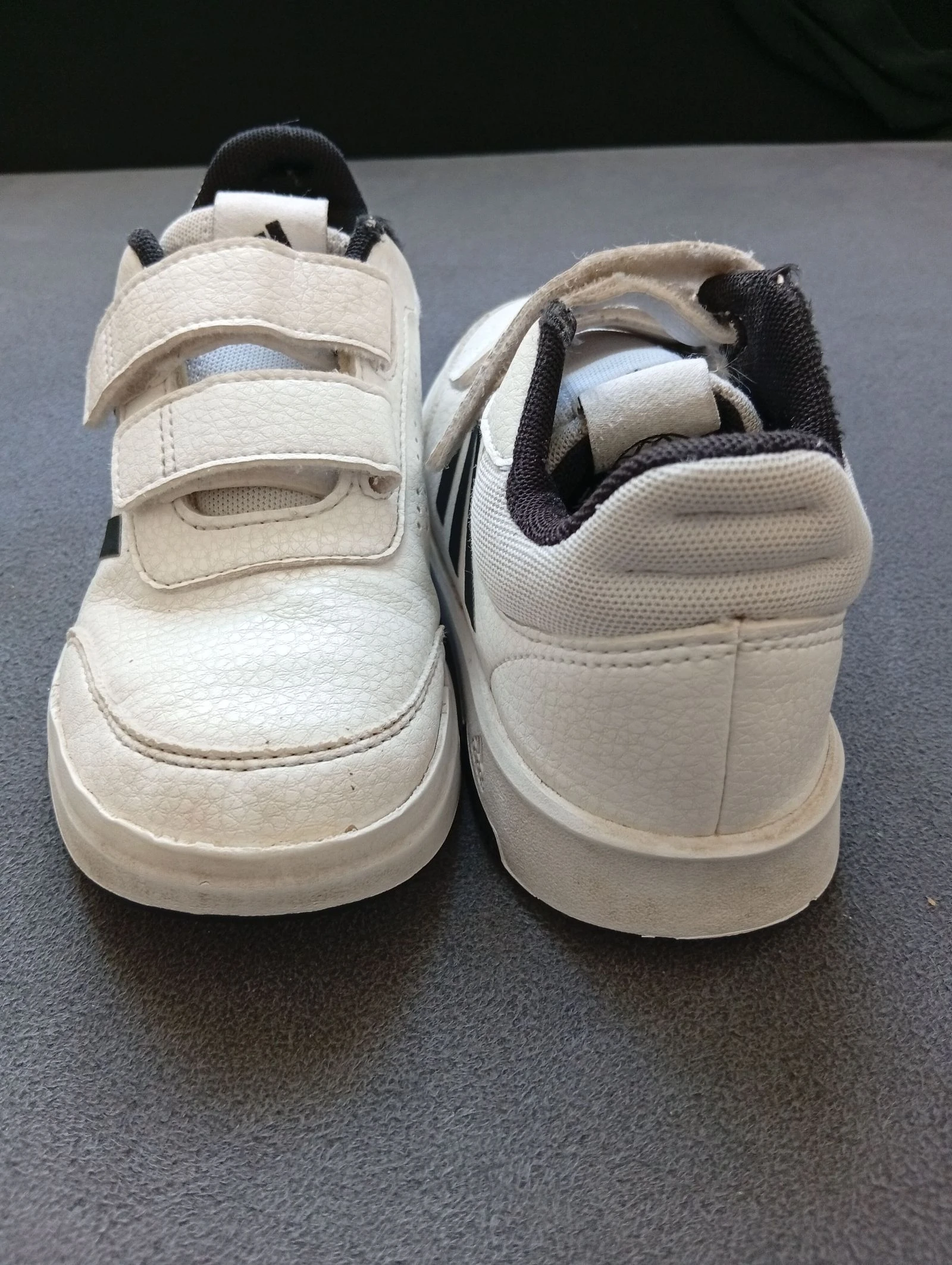 Tênis Adidas infantil brancos e pretos - Tamanho 29 - Com velcro – photo 11